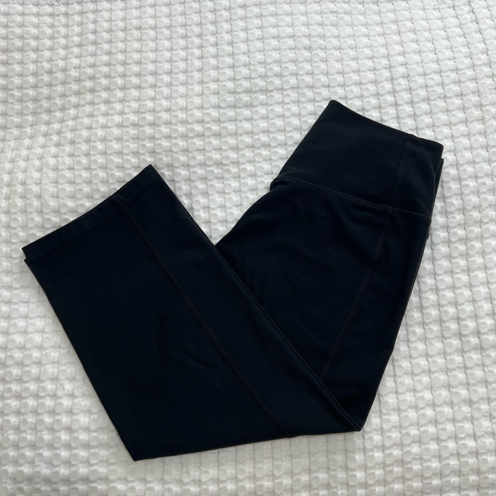 Nike Dri-Fit Women’s Black Crop Yoga Leggings